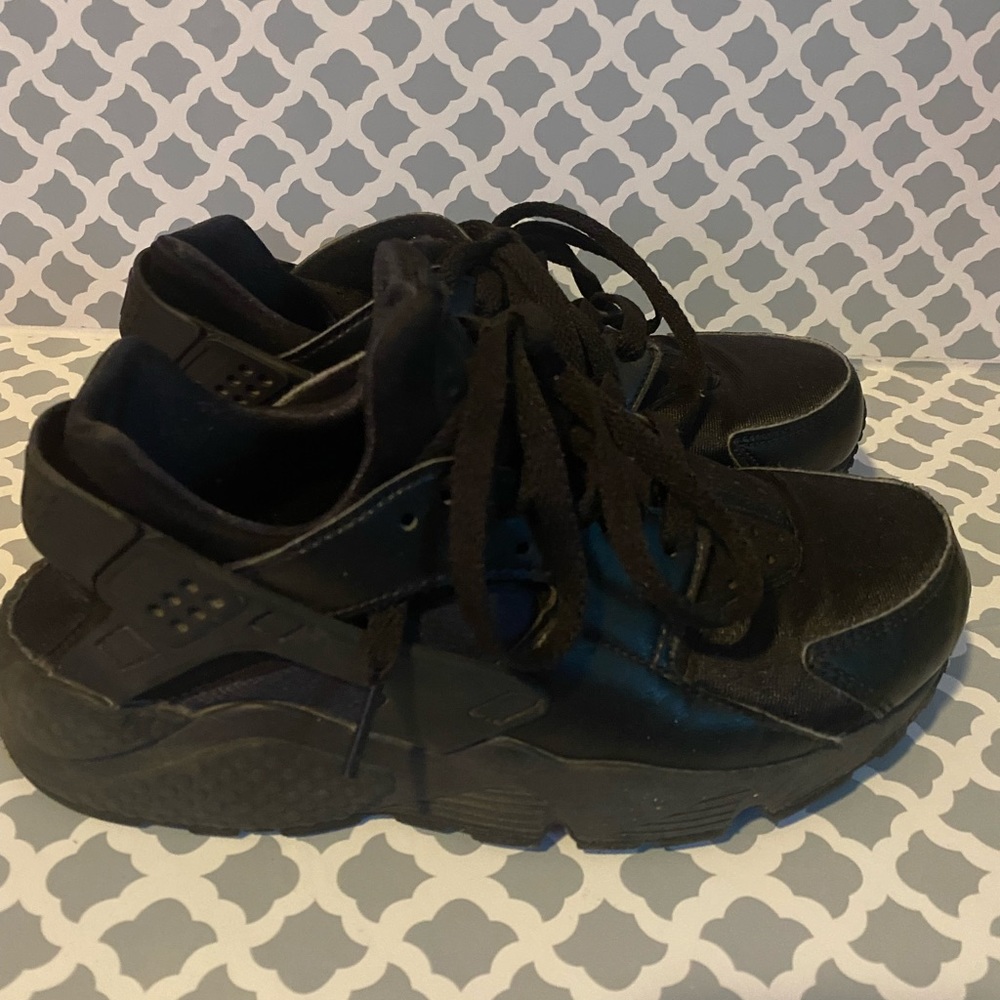 Black Nike Huarache